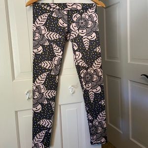 Aerie Chill Play Move Leggings Size M.